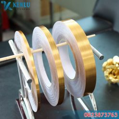 Banleso1.net; KENLU shop giá bán cuộn chỉ dán viền trang trí nội thất tủ kệ tủ quần áo màu vàng đồng màu bạc màu vàng bóng gương màu đen dài 50m; giá bán cuộn chỉ dán viền trang trí sàn nhà gạch men vách tường màu vàng đồng màu bạc màu vàng bóng gương màu đen dài 50m; cuộn chỉ dán viền trang trí màu vàng đồng màu bạc màu vàng bóng gương màu đen dài 50m; cuộn chỉ viền trang trí gạch men sàn nhà vách tường tủ quần áo cuộn 50m; cuộn chỉ dán viền trang trí gạch men sàn nhà vách tường tủ quần áo cuộn 50m; cuộn chỉ dán viền gạch men sàn nhà cuộn 50m; màu vàng gold vàng đồng vàng kim màu bạc inox màu vàng bóng gương màu đen; bản rộng 0.5cm 1cm 1.5cm 2cm 3cm 5cm; giá rẻ tại hà nội sài gòn tphcm thành phố hồ chí minh; Banleso1.net; giá bán cuộn băng dính dán viền trang trí nội thất tủ kệ tủ quần áo màu vàng đồng màu bạc màu vàng bóng gương màu đen dài 50m; giá bán cuộn băng dính dán viền trang trí sàn nhà gạch men vách tường màu vàng đồng màu bạc màu vàng bóng gương màu đen dài 50m; cuộn băng dính dán viền trang trí màu vàng đồng màu bạc màu vàng bóng gương màu đen dài 50m; cuộn băng dính viền trang trí gạch men sàn nhà vách tường tủ quần áo cuộn 50m; cuộn băng dính dán viền trang trí gạch men sàn nhà vách tường tủ quần áo cuộn 50m; cuộn băng dính dán viền gạch men sàn nhà cuộn 50m; màu vàng gold vàng đồng vàng kim màu bạc inox màu vàng bóng gương màu đen; bản rộng 0.5cm 1cm 1.5cm 2cm 3cm 5cm; giá rẻ tại hà nội sài gòn tphcm thành phố hồ chí minh;